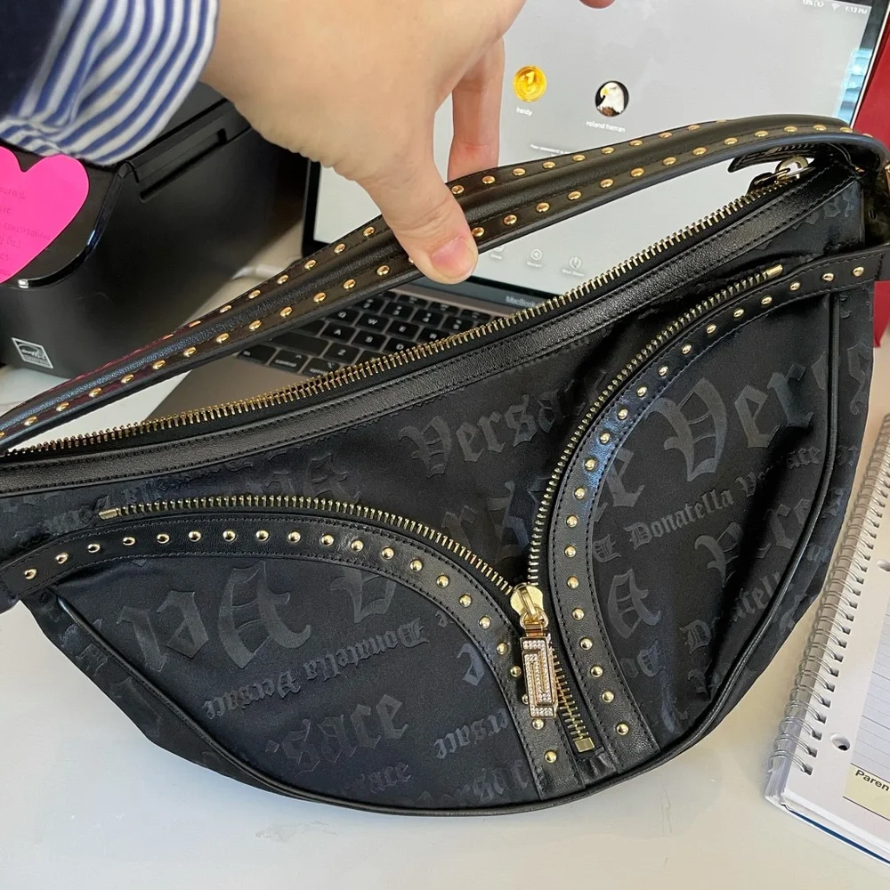 Versace half moon shoulder bag black with studs vintage 90’s - Picture 5 of 16